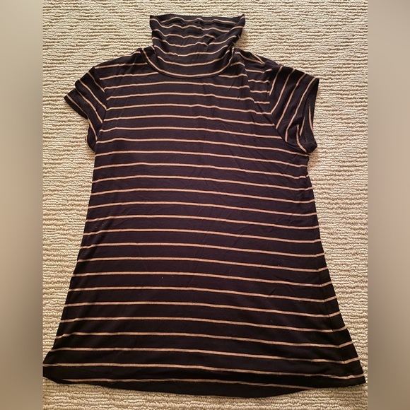 CAbi XS Turtleneck - Picture 1 of 2